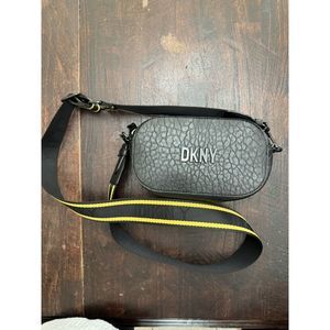 Women’s DKNY crossbody Odette Camera Bag Black Sports Strap